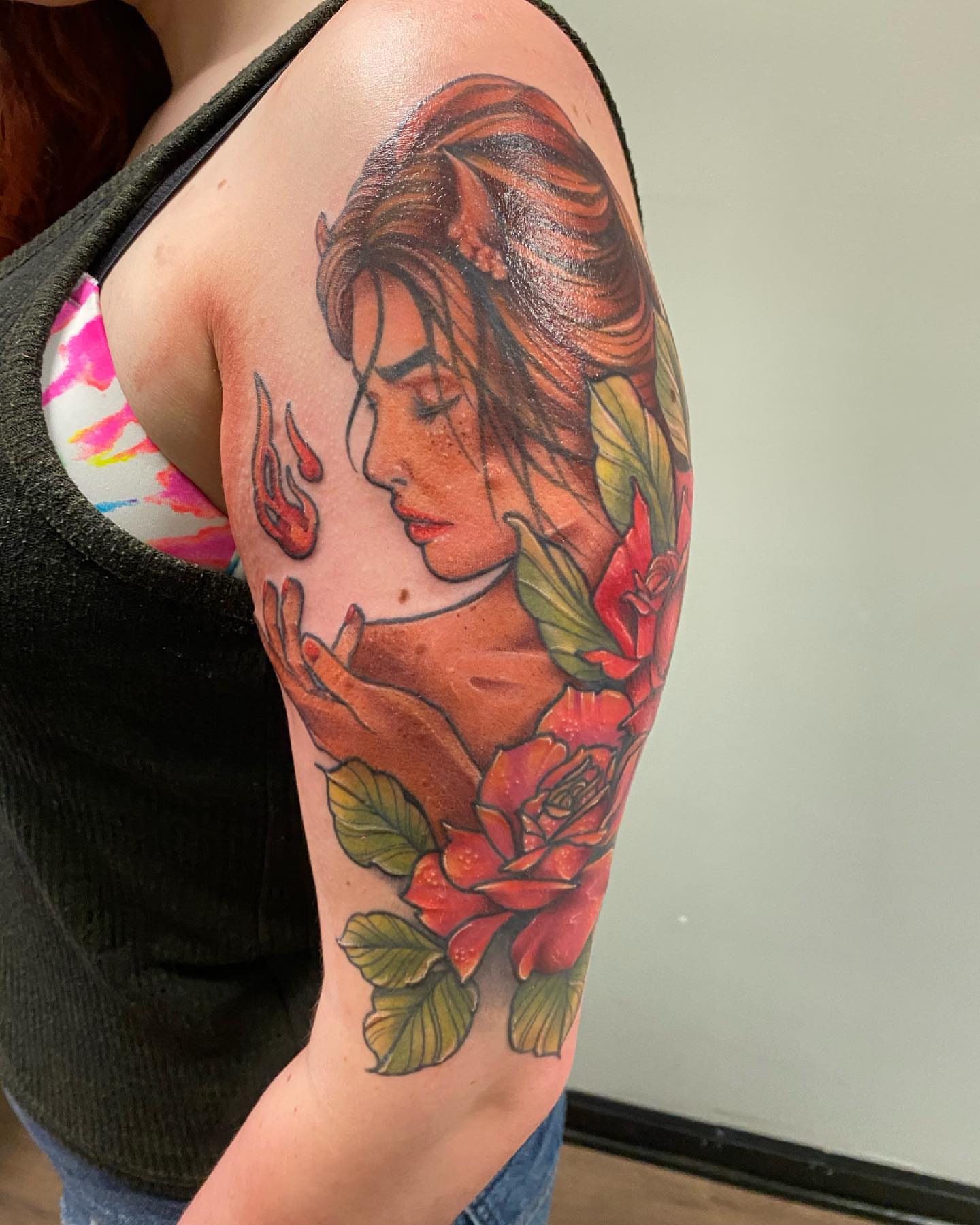 Woman with roses realism tattoo on the upper arm by Valen Laska