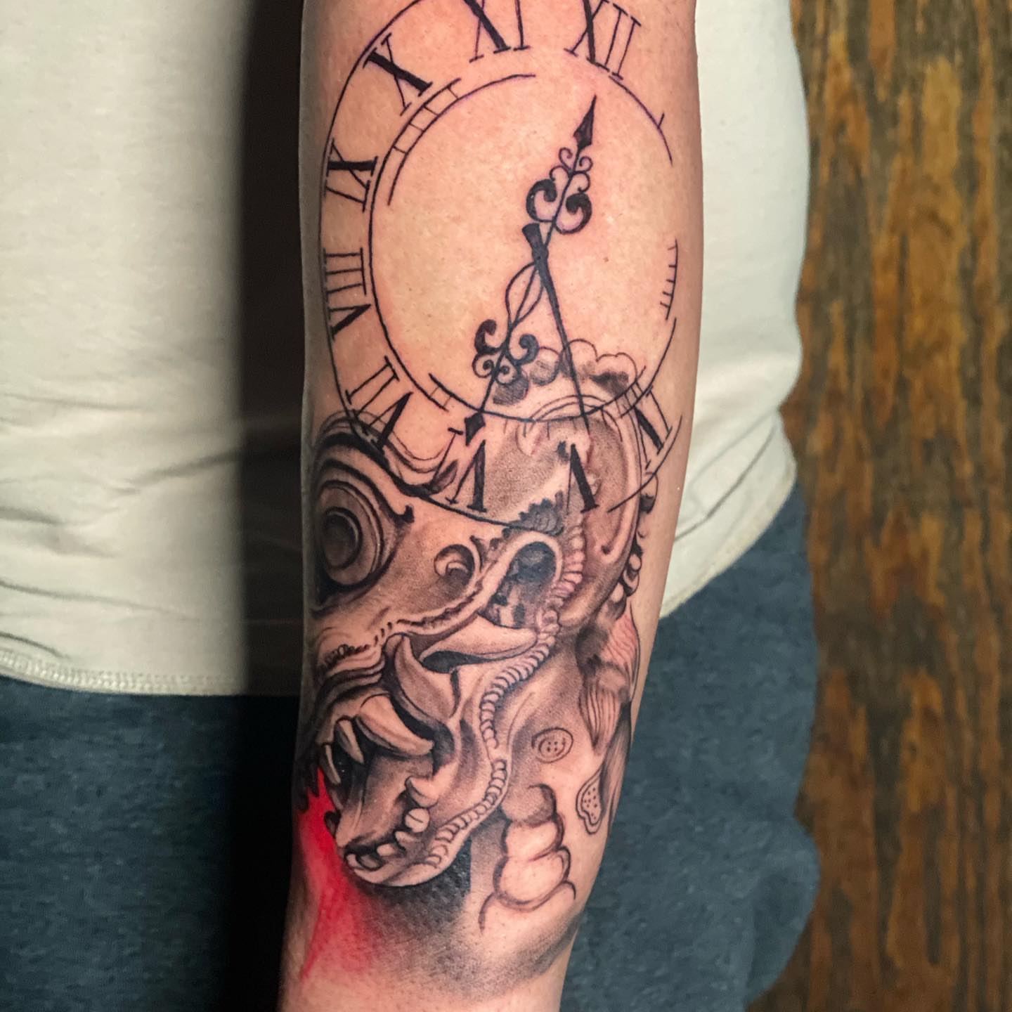 Clock and skull realism tattoo on the forearm by "el asere, el zurdo"