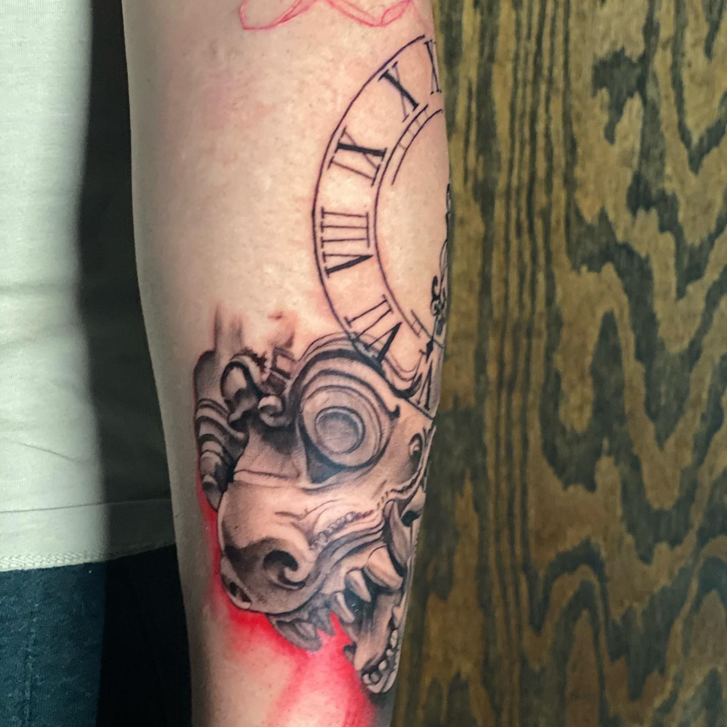 Clock and skull realism tattoo on the forearm by "el asere, el zurdo"