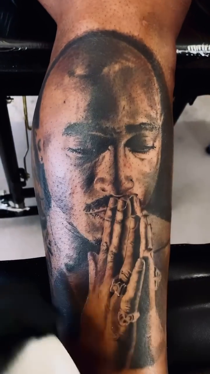 Portrait of Tupac Shakur realism tattoo by Carlos Macedo Tattoo