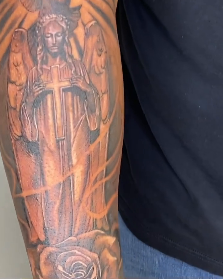 Tattoo by @tattoo_hec — black_and_grey, realism