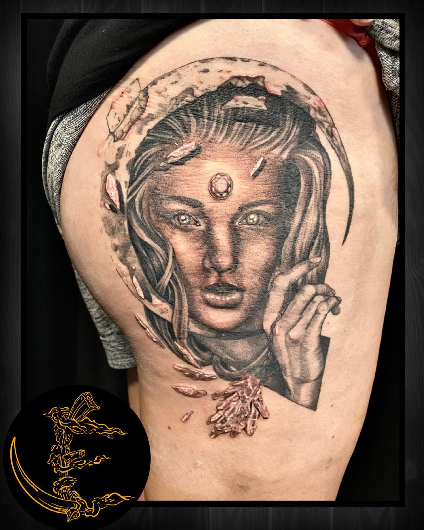 Woman's face realism tattoo on the thigh by ☀️ 𝕵𝖆𝖒𝖎𝖘𝖔𝖓 𝕰𝖑𝖑𝖘𝖜𝖔𝖗𝖙𝖍 🌑