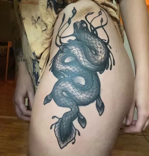 Serpent black and grey tattoo on the thigh by Ałex, Portland, Oregon