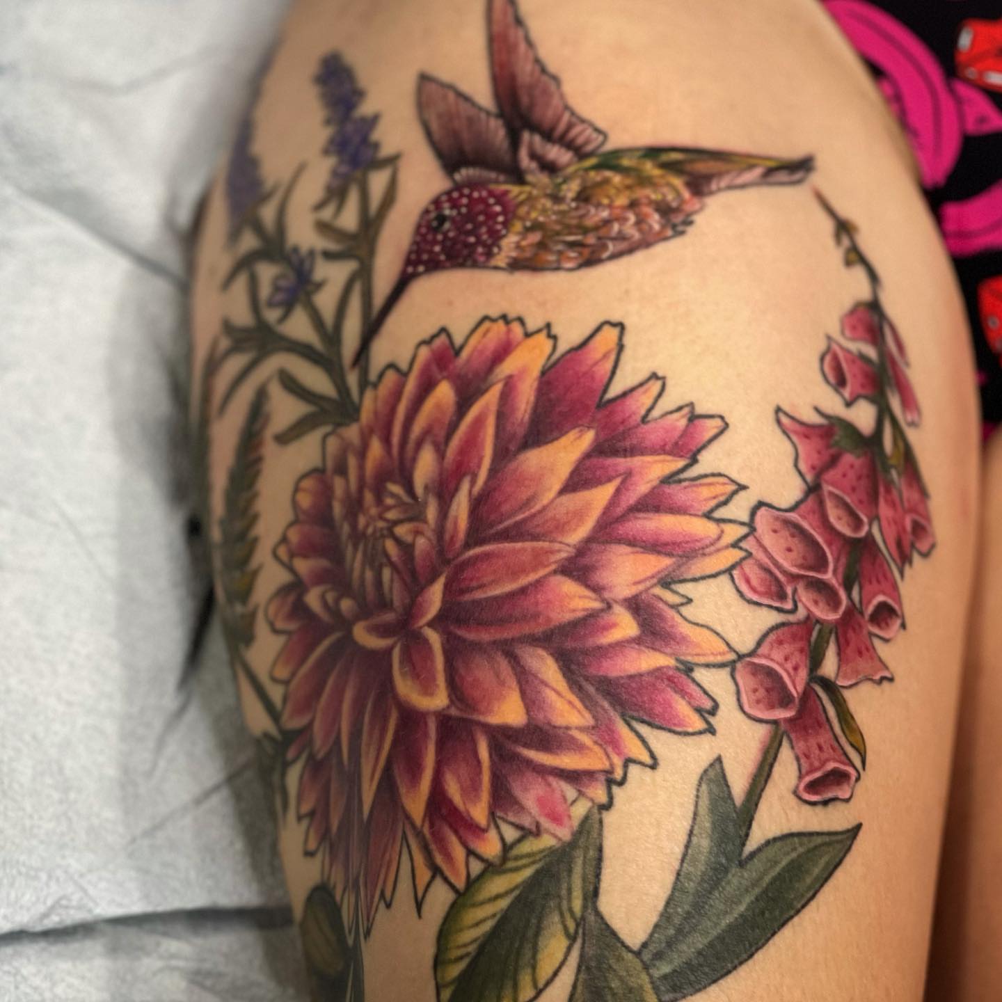 Hummingbird and flower realism tattoo on the thigh by 𝓚𝓪𝓼𝓼𝓪𝓷𝓭𝓻𝓪 𝓜𝓬𝓒𝓪𝓵𝓵, Eugene, Oregon