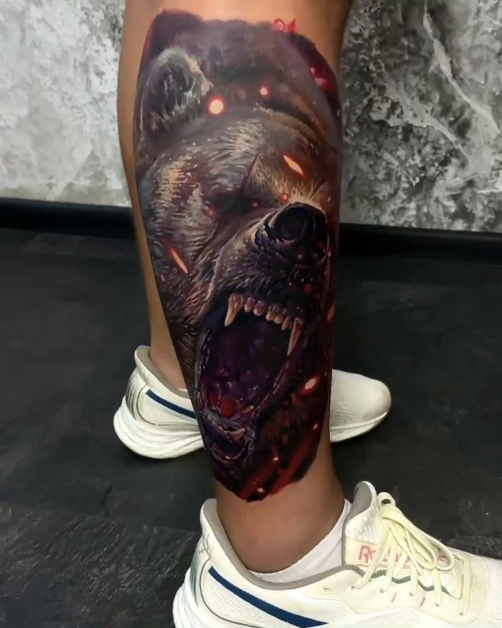 Bear roaring realism tattoo by Dmitriy Paramonov πΊπ¦