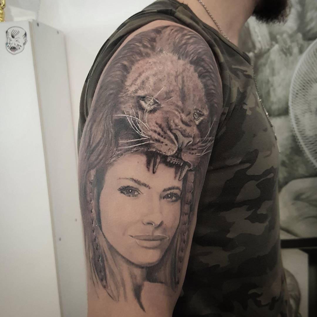 Lion and woman realism tattoo on the shoulder by Pod Viñes