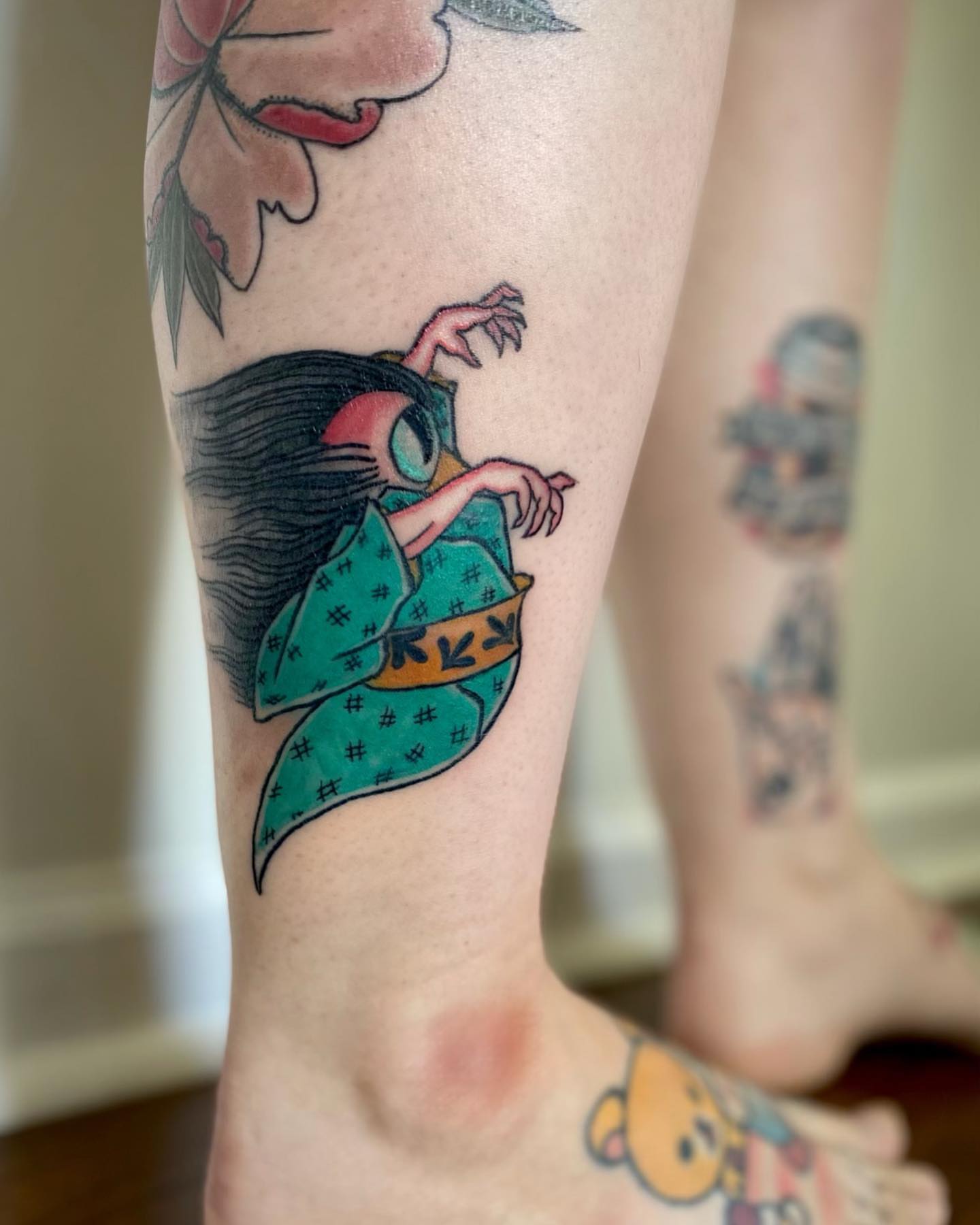Woman in kimono dotwork tattoo on the calf by Andre Guerra