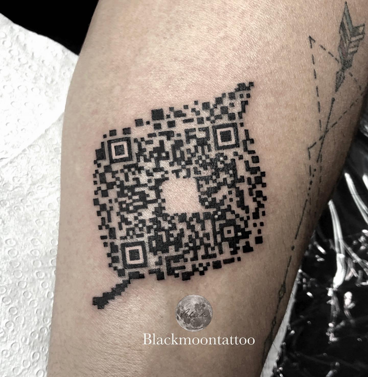 Tattoo by @northisleink_hk — dotwork, geometric