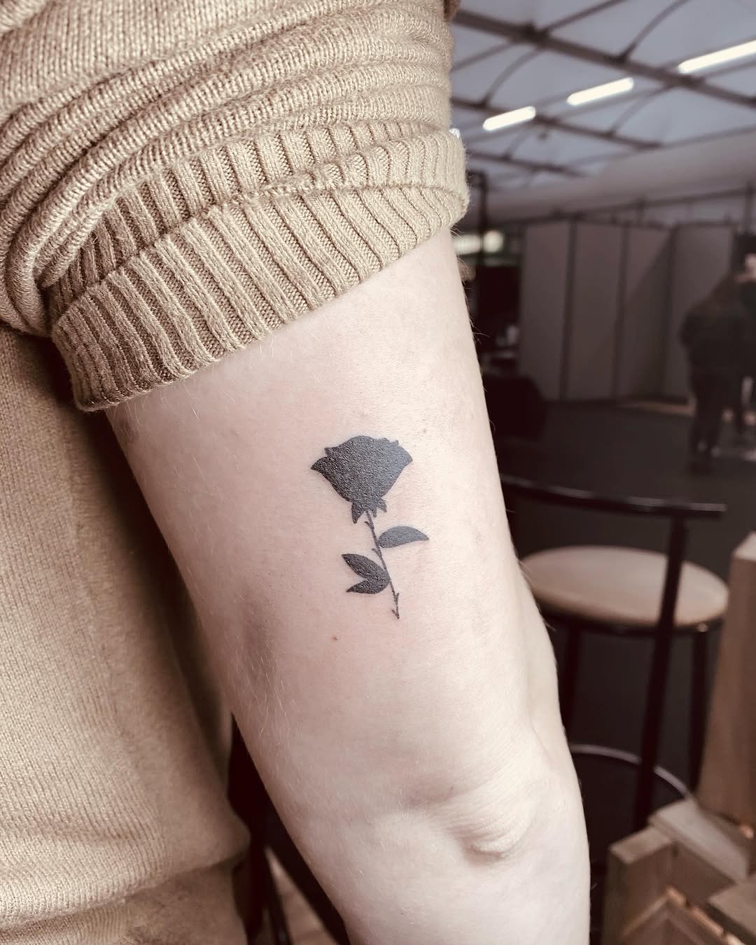 Tattoo by @takyro_finelinetattoo — blackwork, minimalist