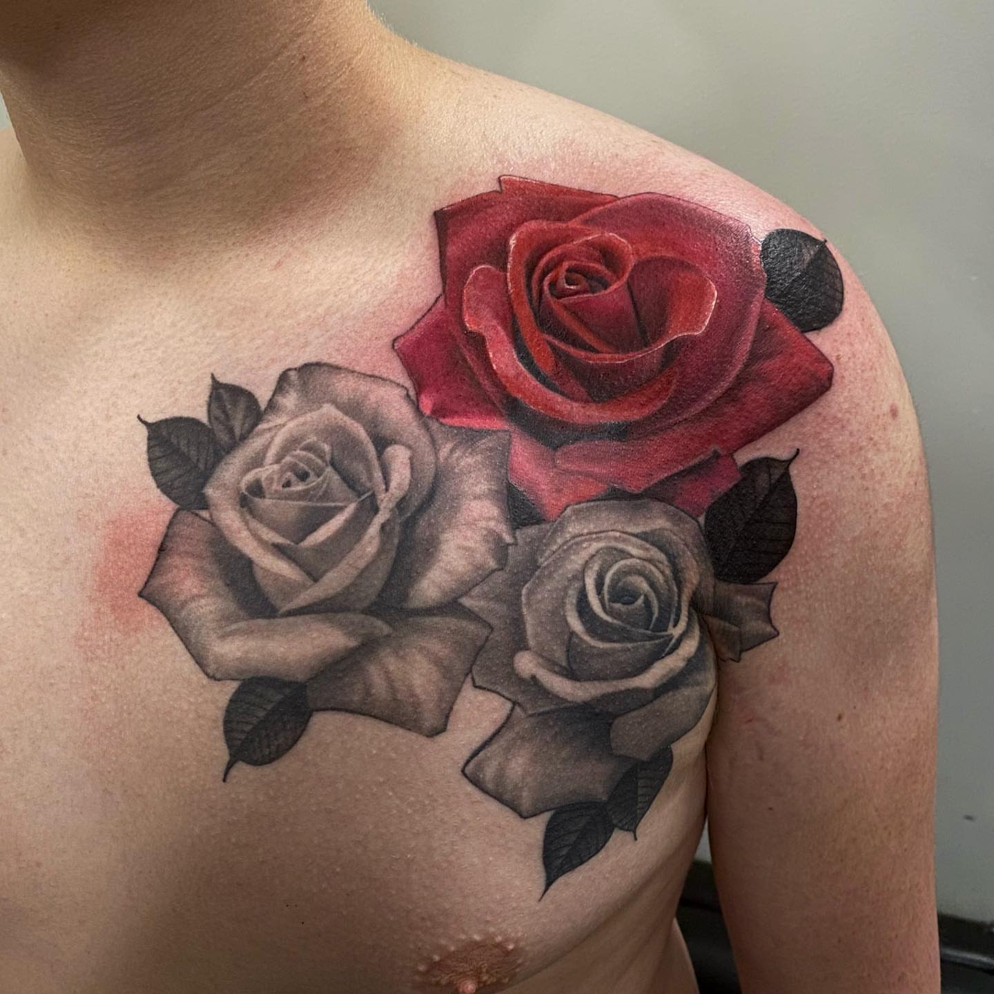Roses realism tattoo on the shoulder by Junior Nunez