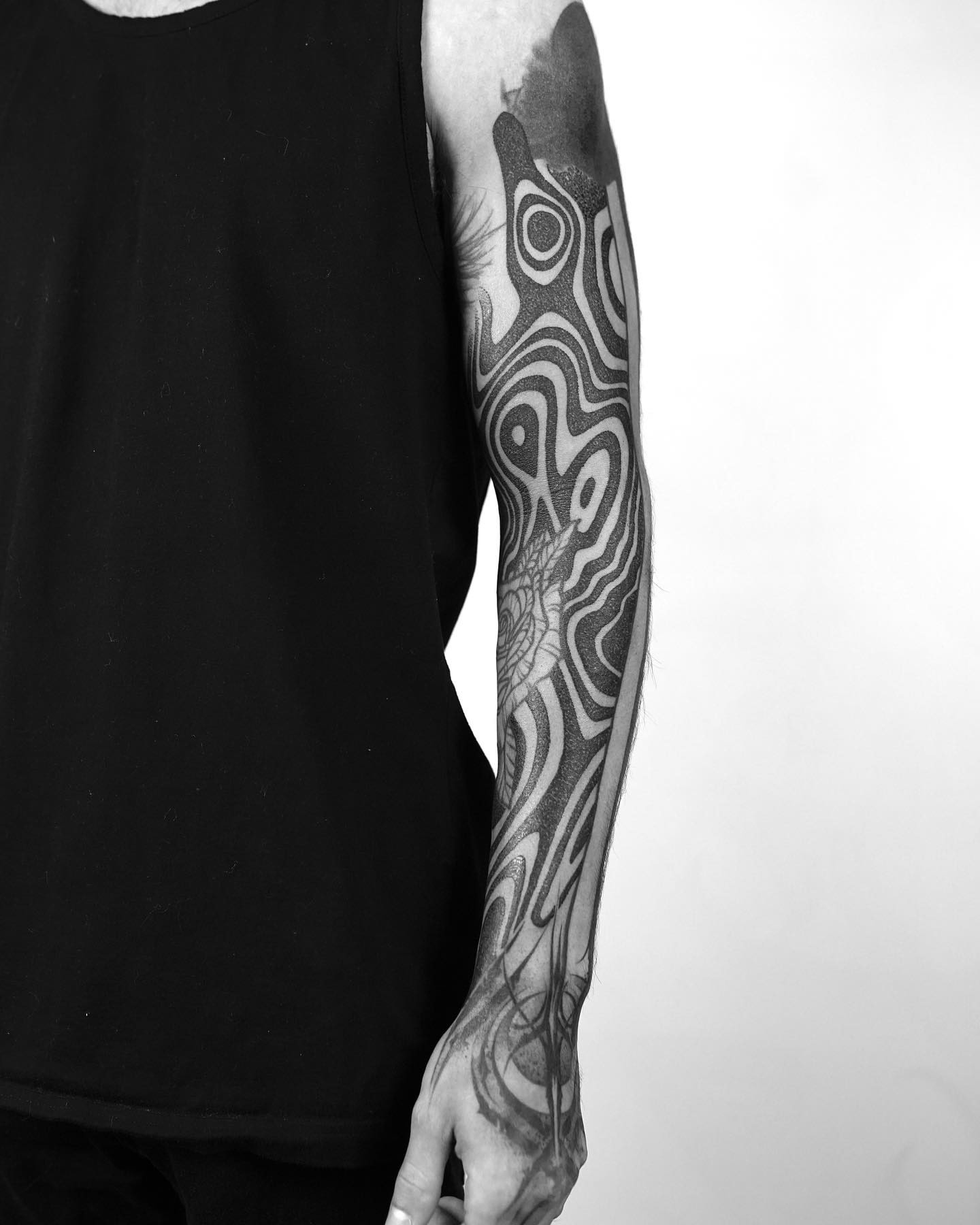 Abstract pattern black and grey tattoo on the upper arm by Ross Krandel