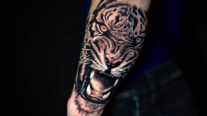 Tiger head realism tattoo by Remko