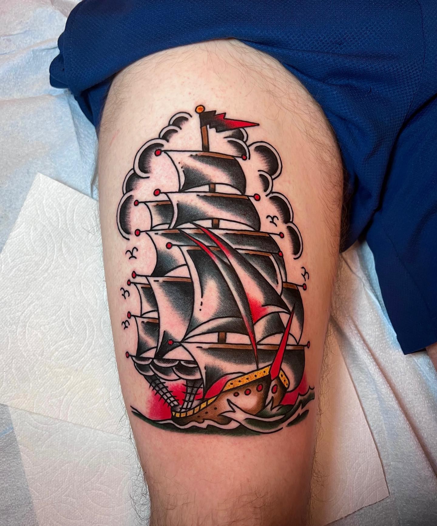 Ship American traditional tattoo on the thigh by David Mendieta
