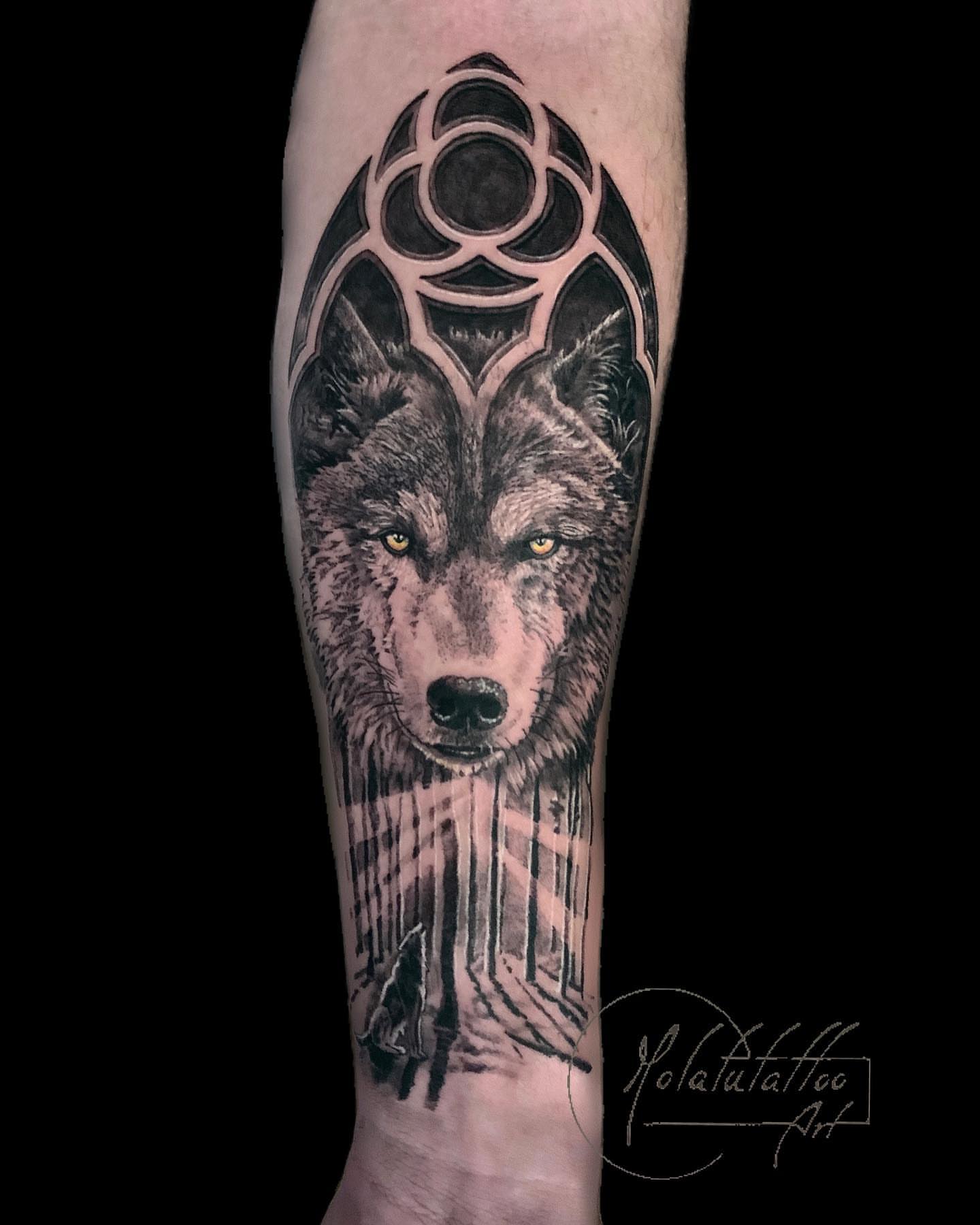 Wolf realism tattoo on the forearm by Molatutattoo