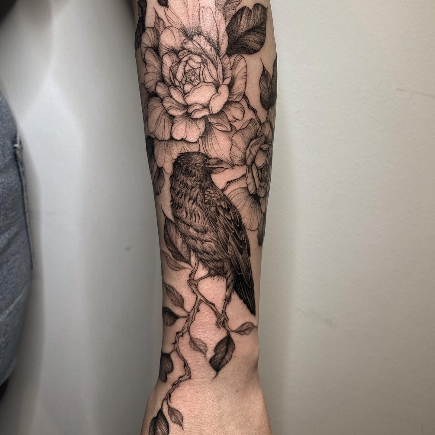 Bird and flowers realism tattoo on the forearm by Cindy Xu