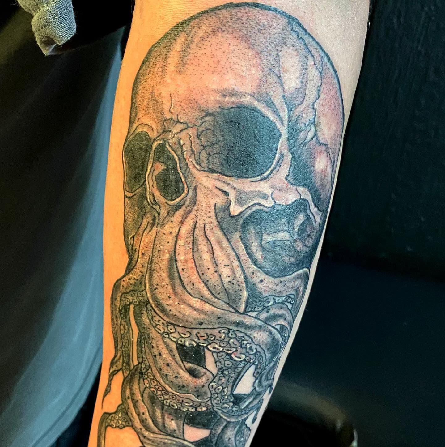 Skull dotwork tattoo on the forearm by Anthony Pichardo 🦇