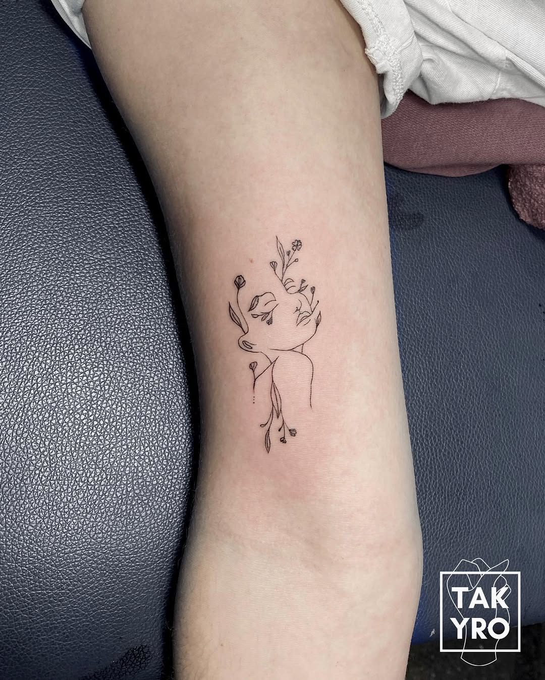 Tattoo by @takyro_finelinetattoo — fine_line, minimalist