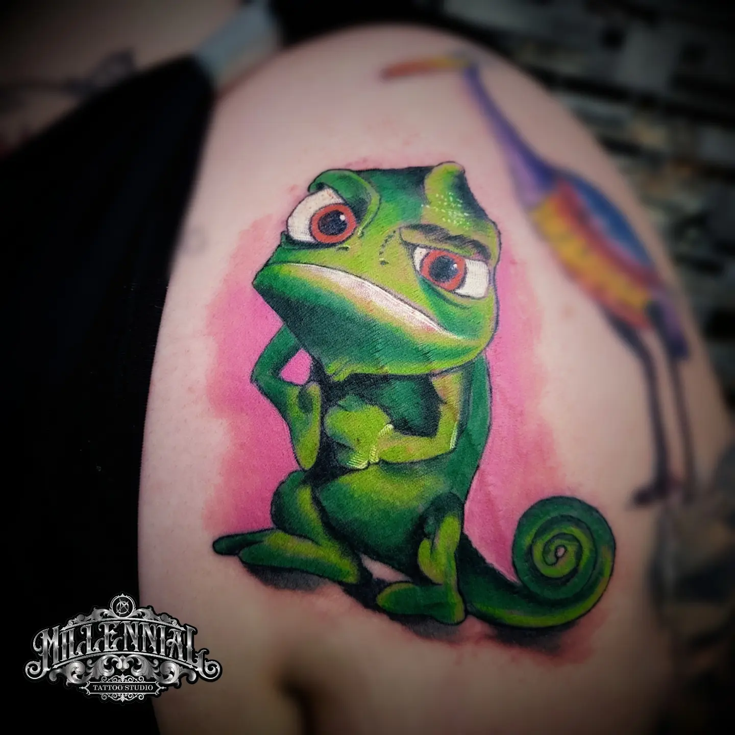 Chameleon realism tattoo on the thigh by 🇲🇽Angelique Ortiz🇺🇲, Sugar Hill, Georgia