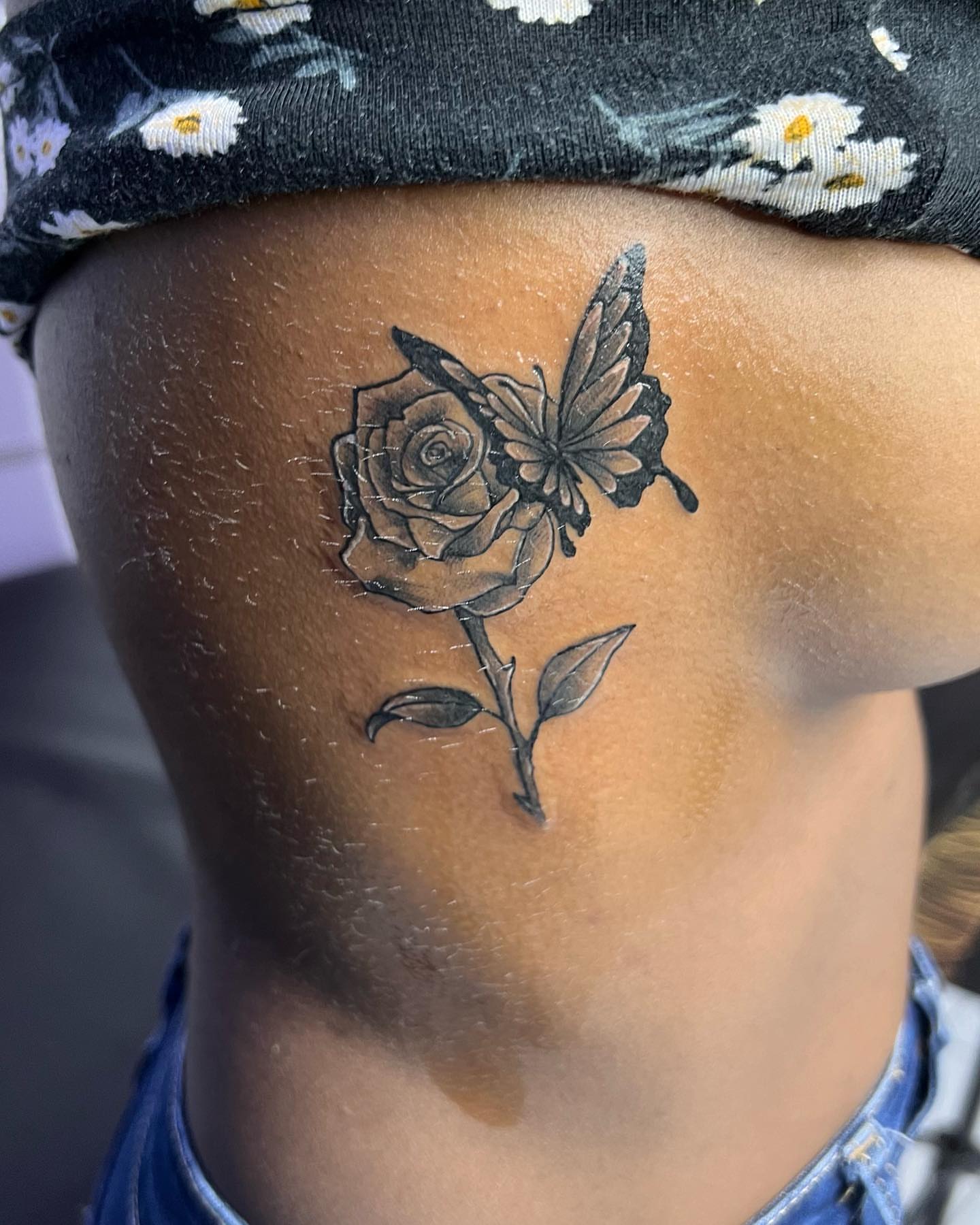 Rose and butterfly black and grey tattoo on the thigh by oxideTattoo, Morne-à-l'Eau
