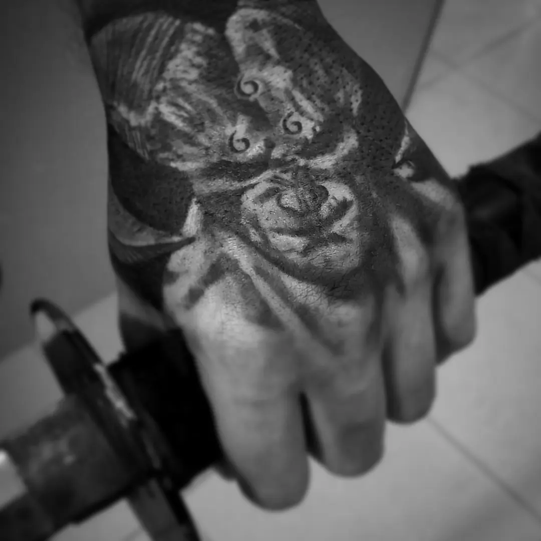 Rose realism tattoo on the hand by Pod Viñes