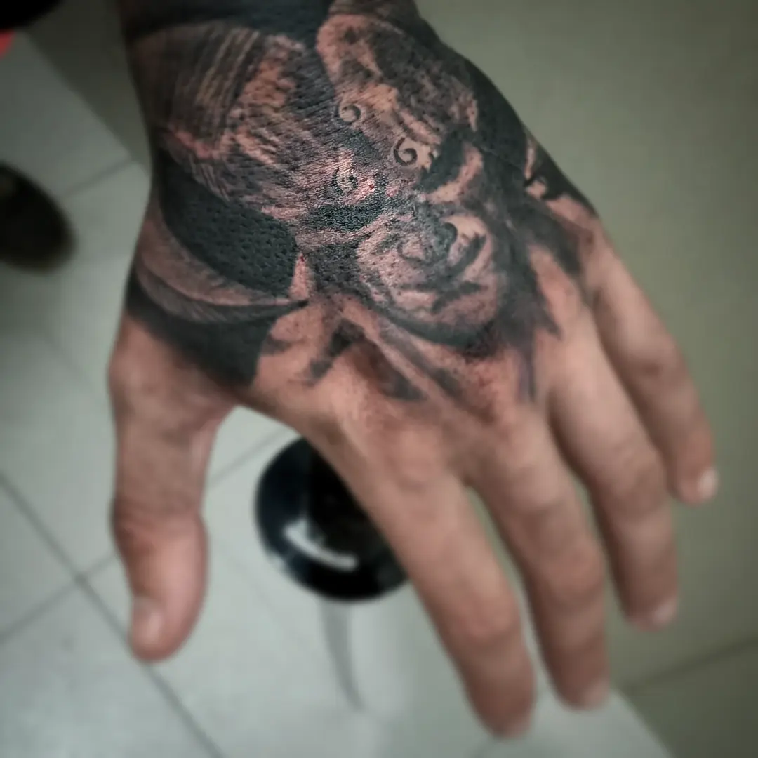 Lion realism tattoo on the hand by Pod Viñes