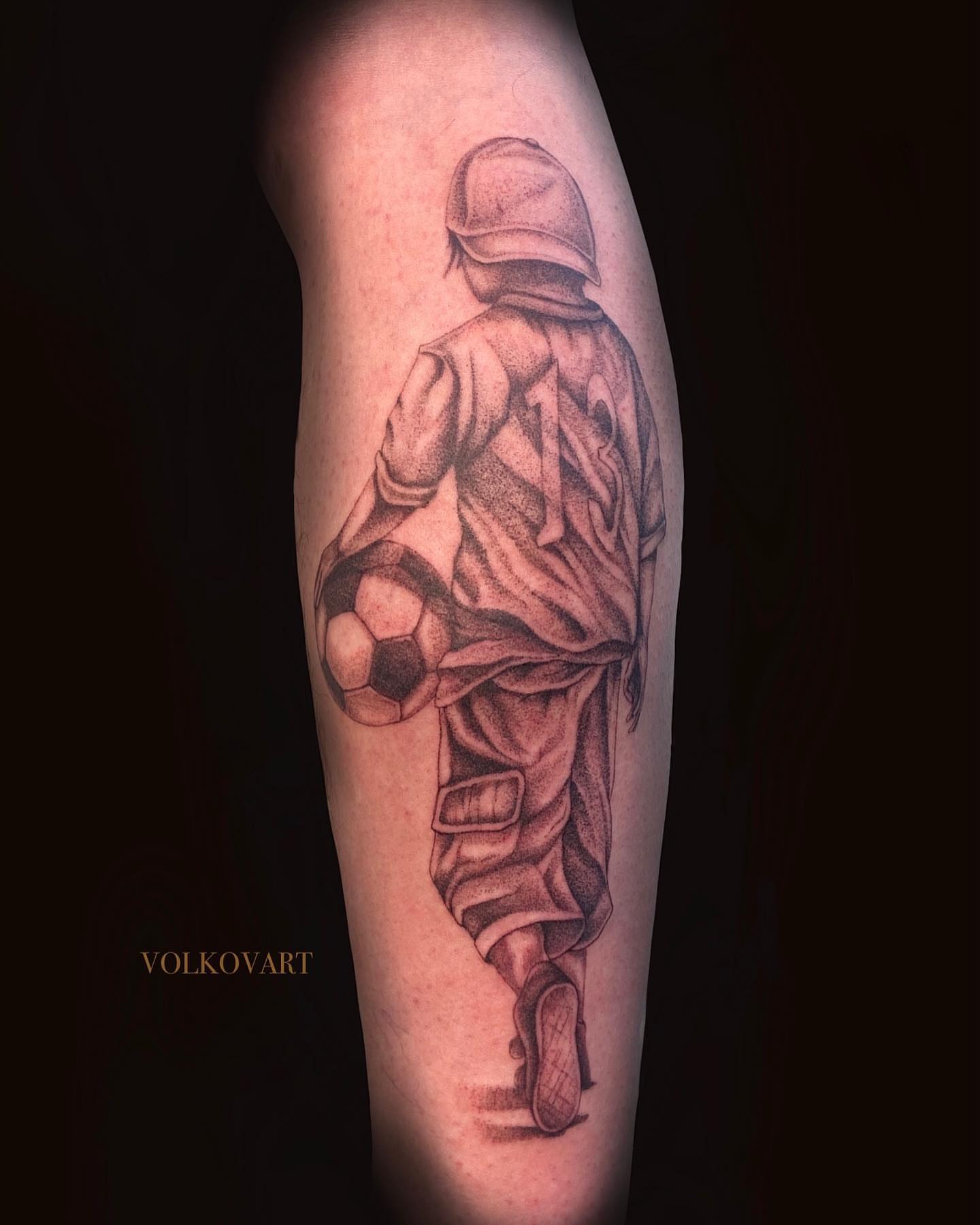 Tattoo by @artemulv — dotwork, realism