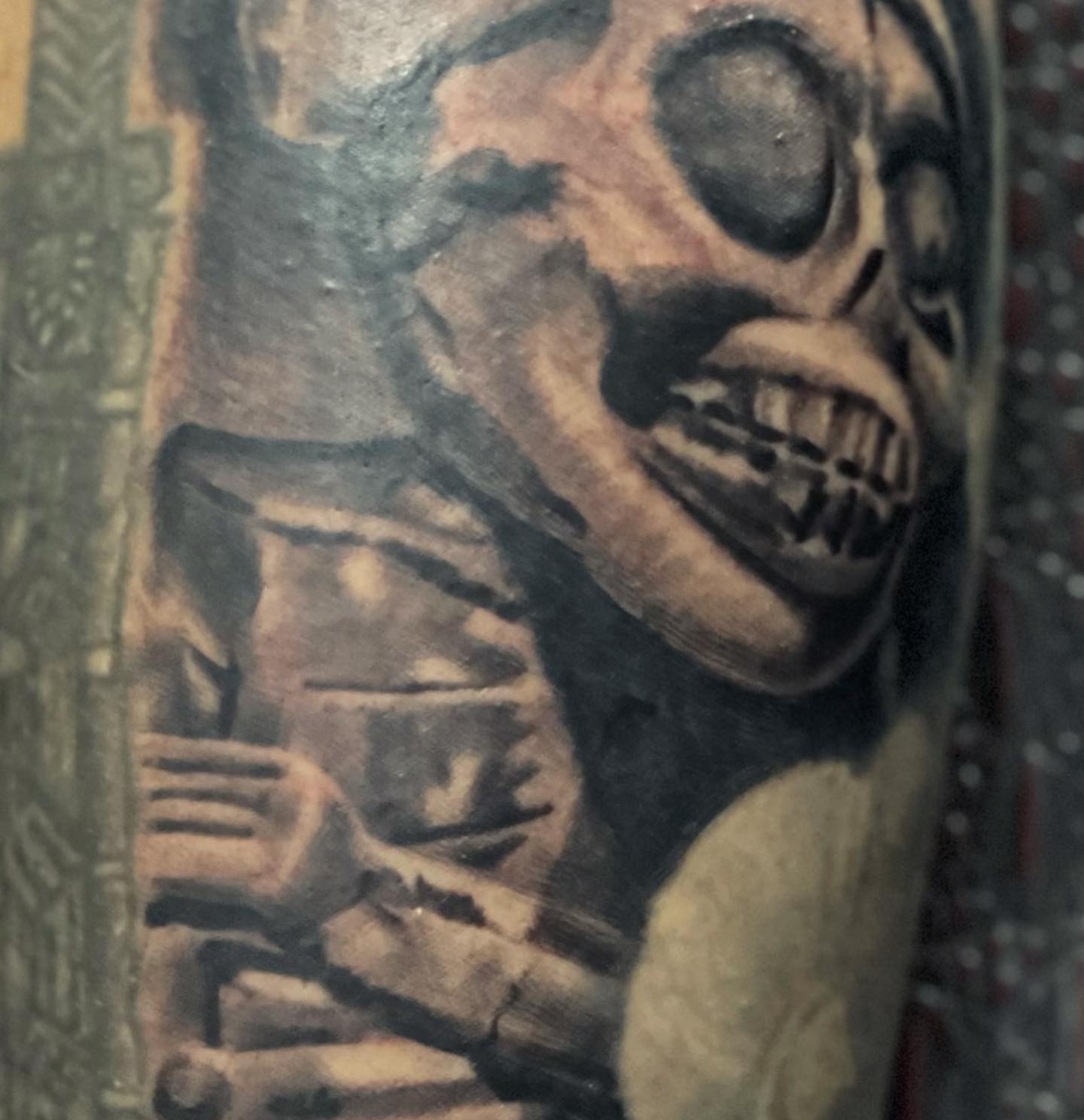Skull dark realism tattoo on the forearm by Peewee Morales