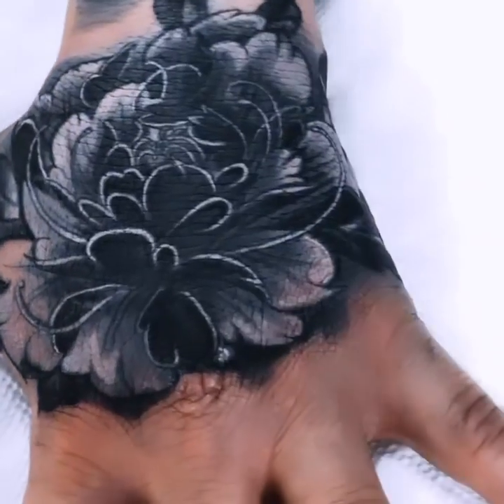 Tattoo by @artedececil — japanese_irezumi, black_and_grey