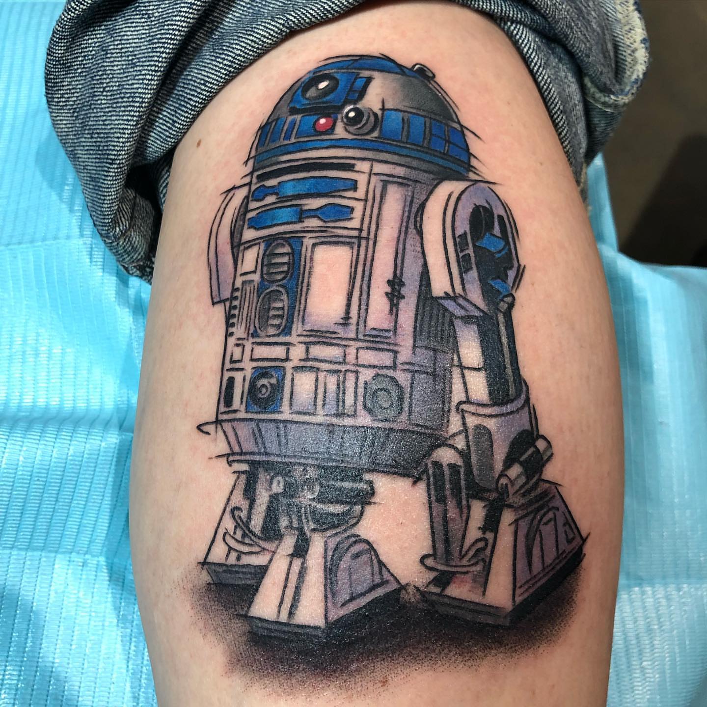 R2-D2 realism tattoo on the thigh by Walter Frank