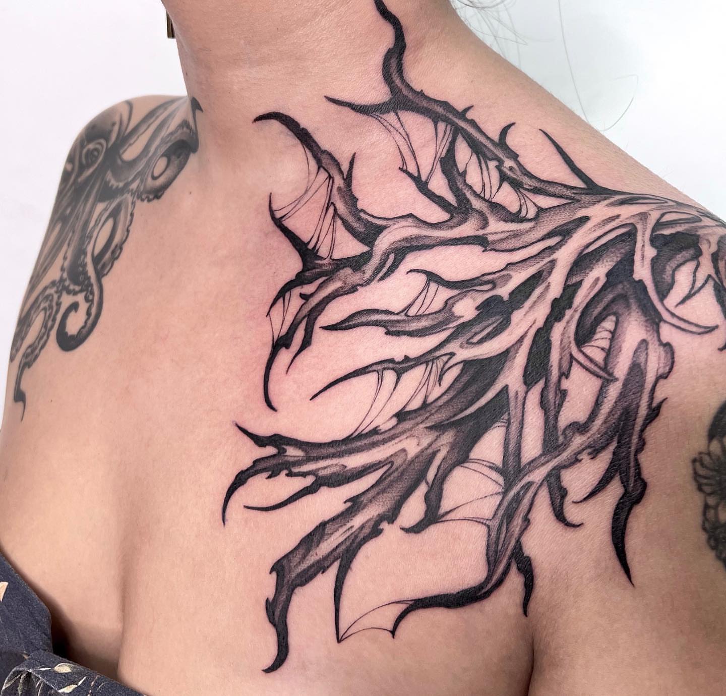 Tattoo by @bru.blackink — black_and_grey