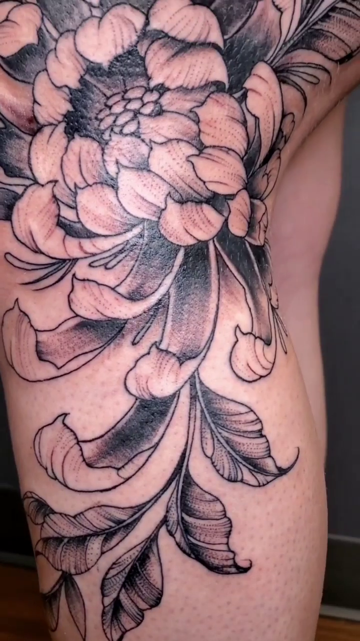 Chrysanthemum and leaves japanese irezumi tattoo by Neil Ohmie