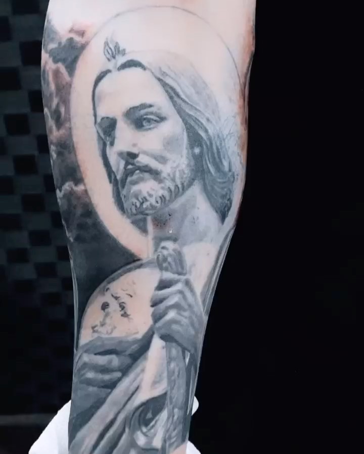 Tattoo by @artedececil — realism, black_and_grey