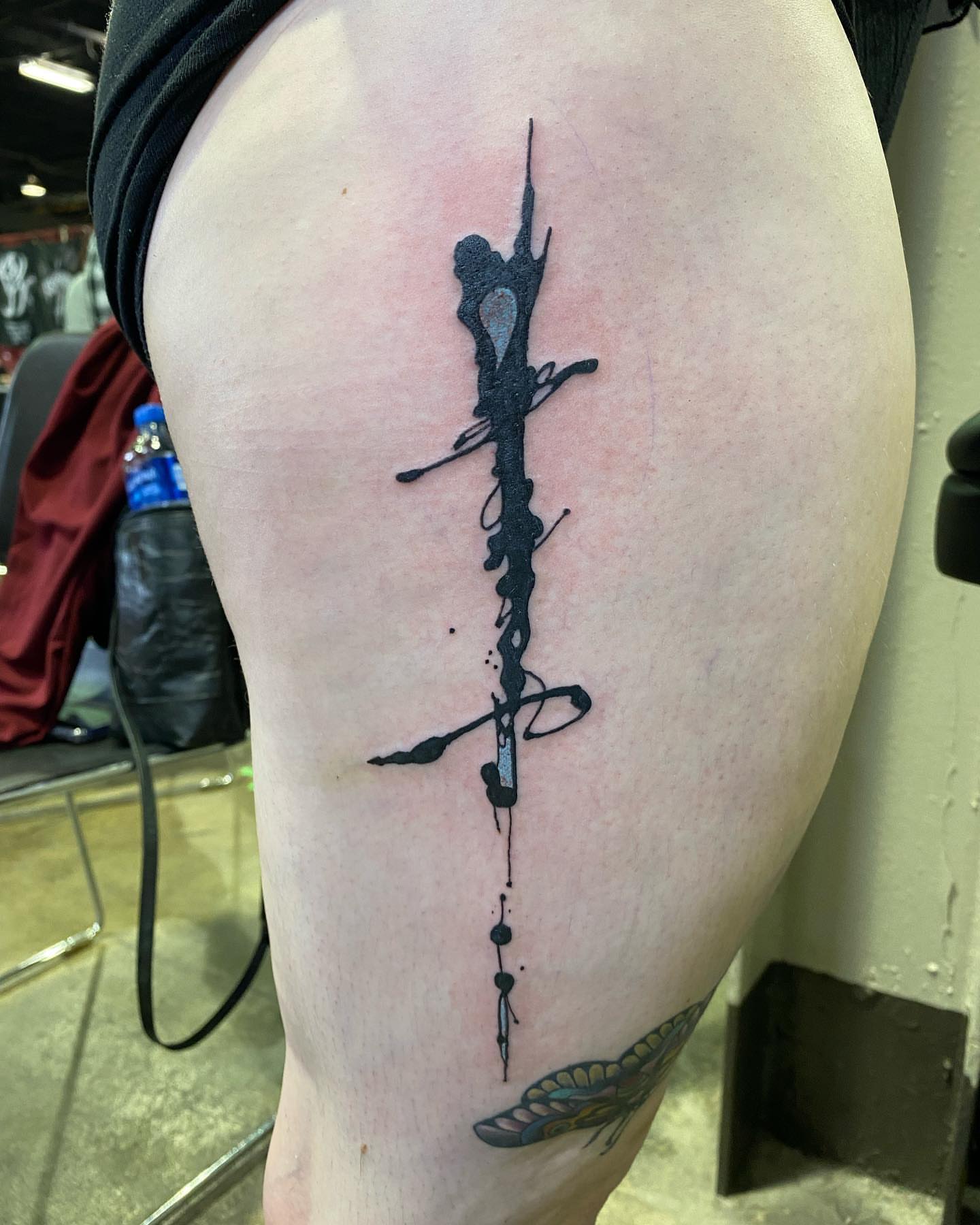 Abstract figure dotwork tattoo on the thigh by Keith Cromie