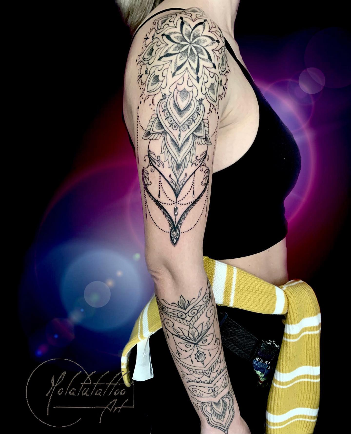 Mandala dotwork tattoo on the upper arm by Molatutattoo