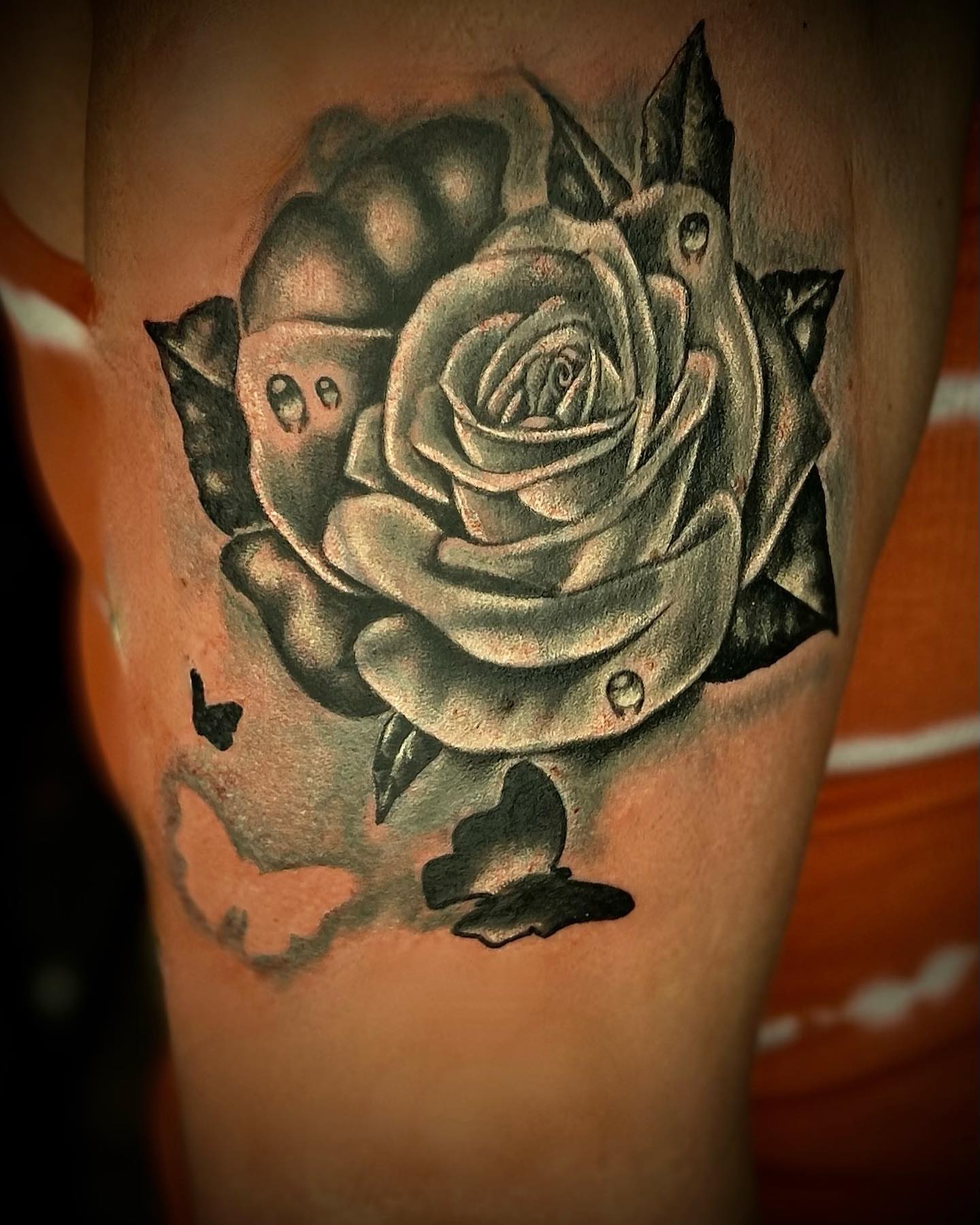 Rose realism tattoo on the thigh by Luis Cabrera, Cleveland, Ohio