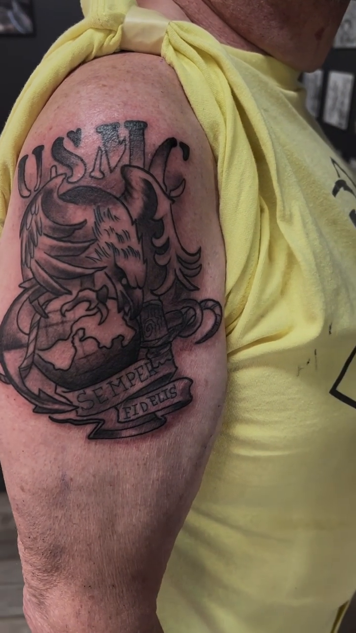 Tattoo by @daveisoldbutstillkicknit — black_and_grey, realism
