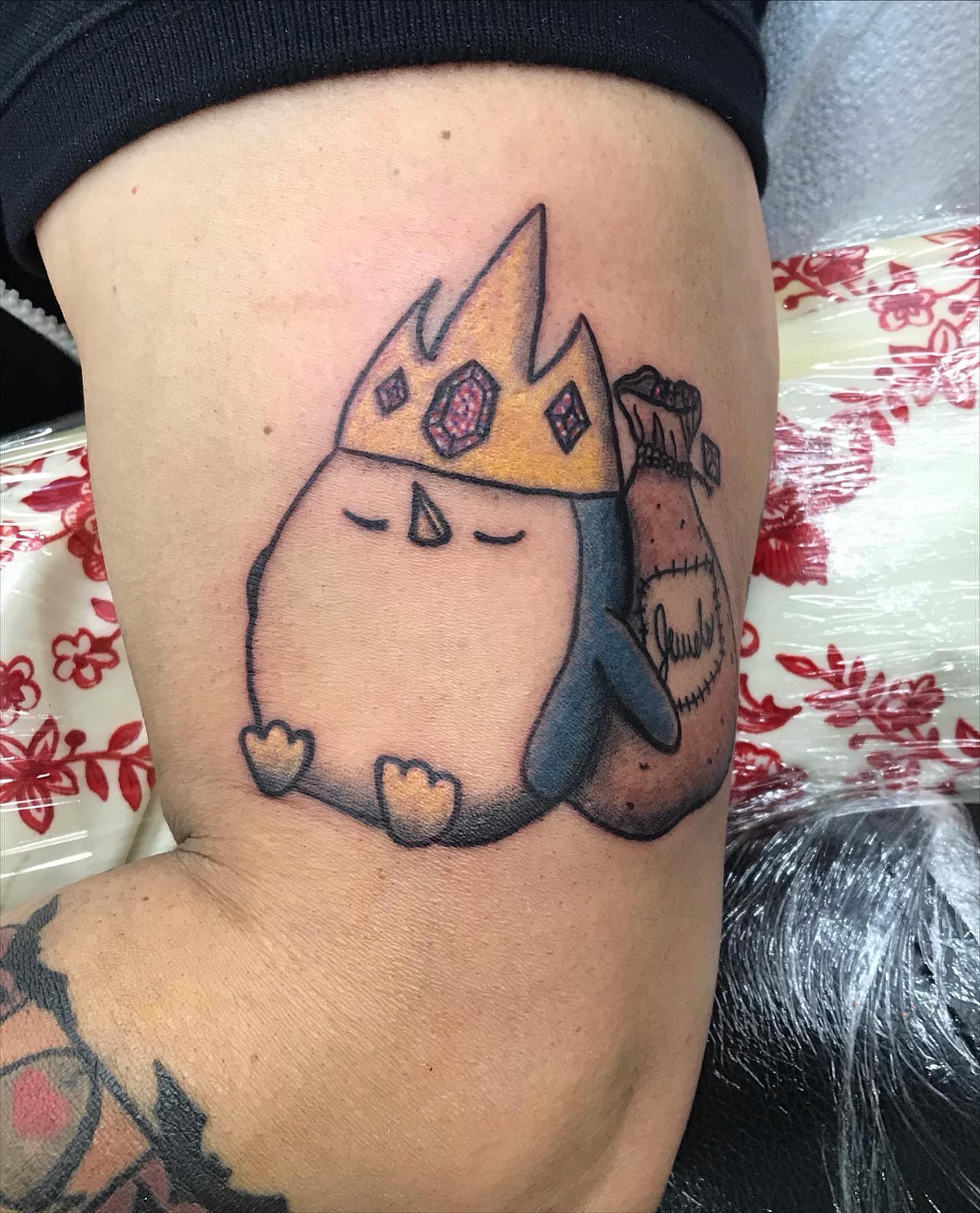Cat with crown dotwork tattoo on the thigh by Mika