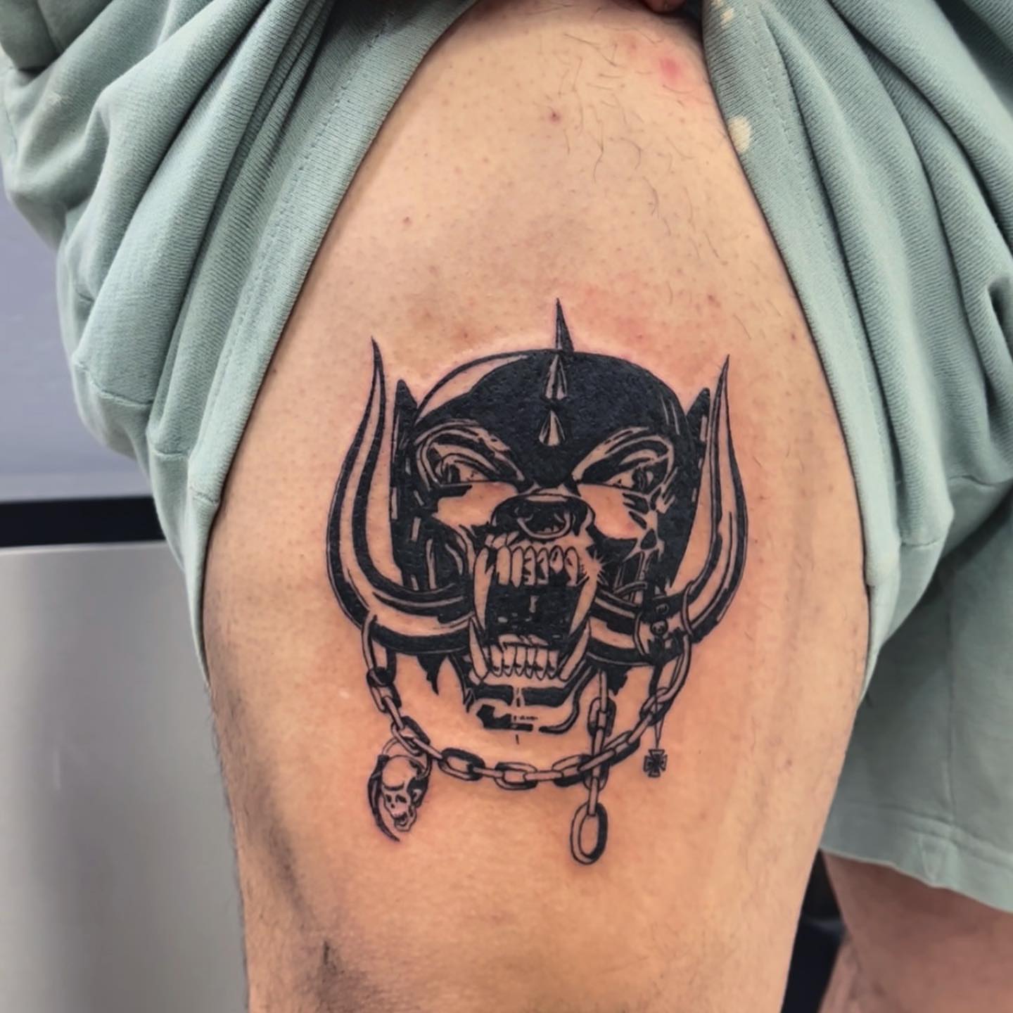 Skull with chains black and grey tattoo on the thigh by Monique Ortiz, Mesa, Arizona