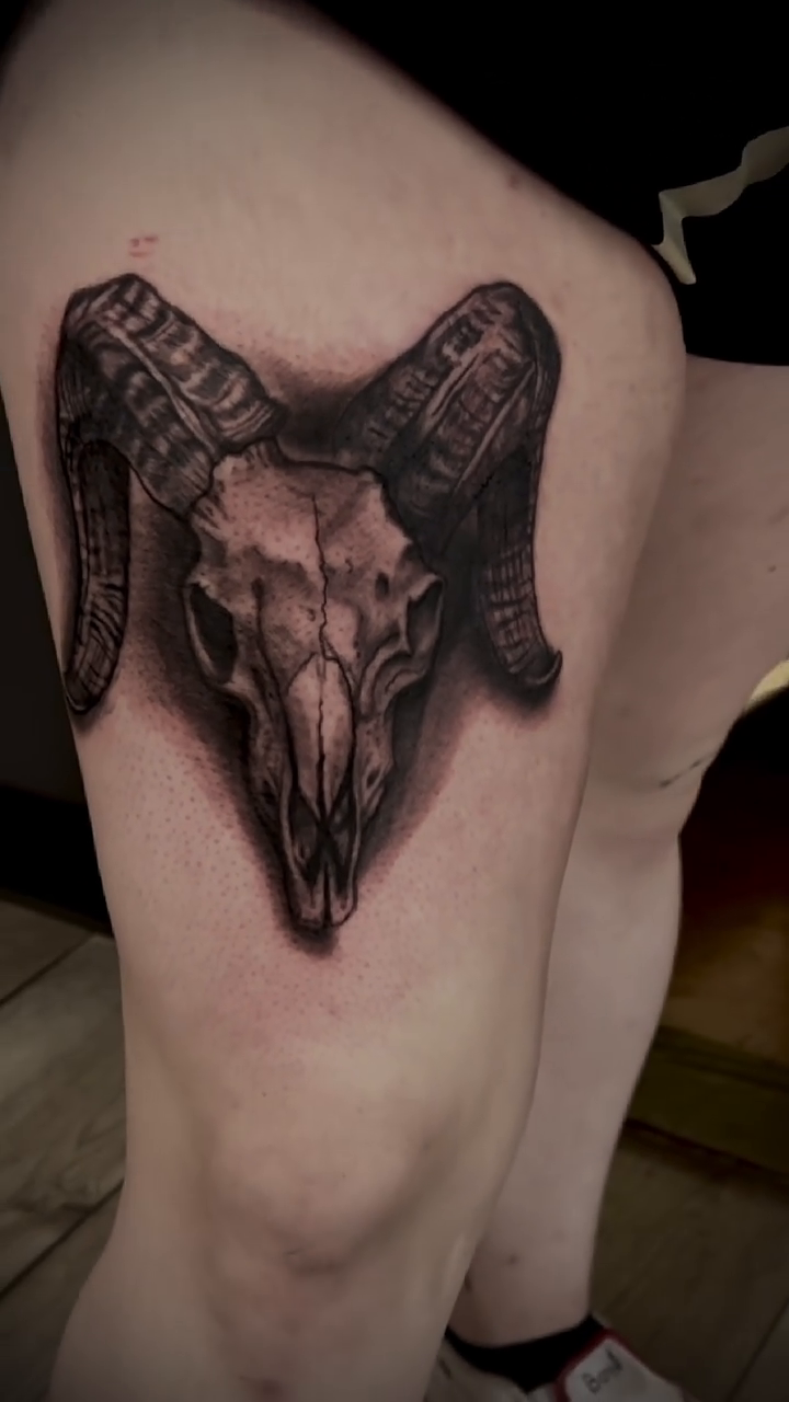 Tattoo by @daveisoldbutstillkicknit — realism, black_and_grey