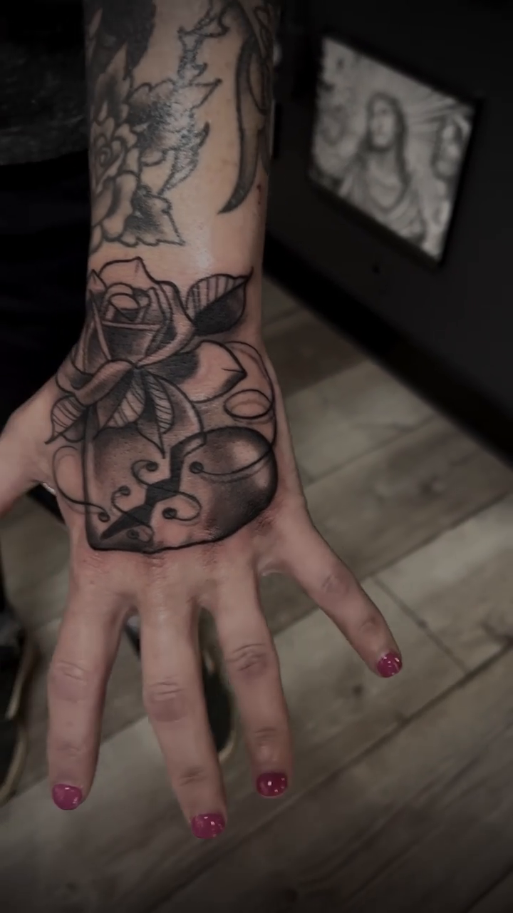 Tattoo by @daveisoldbutstillkicknit — black_and_grey, ornamental