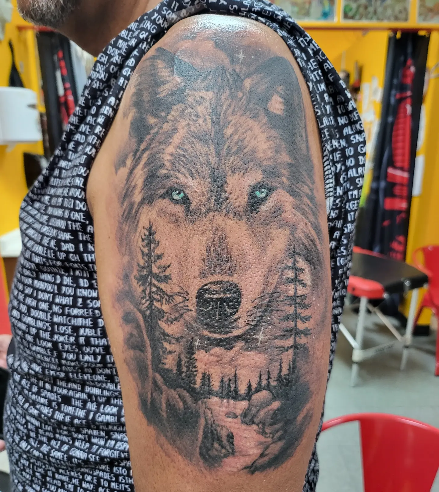 Wolf realism tattoo on the shoulder by Mike Stamper