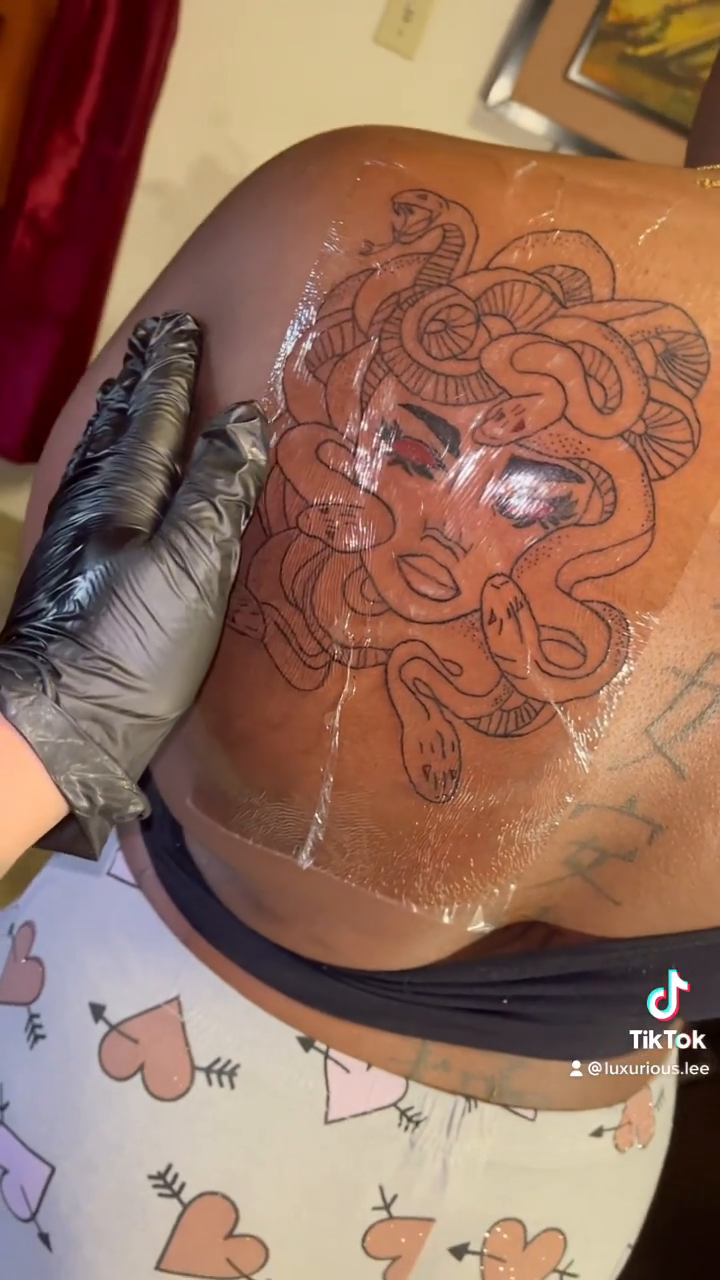 Medusa tattoo on back realism tattoo on the back by ꧁༺𝓛𝓮𝓮༻꧂