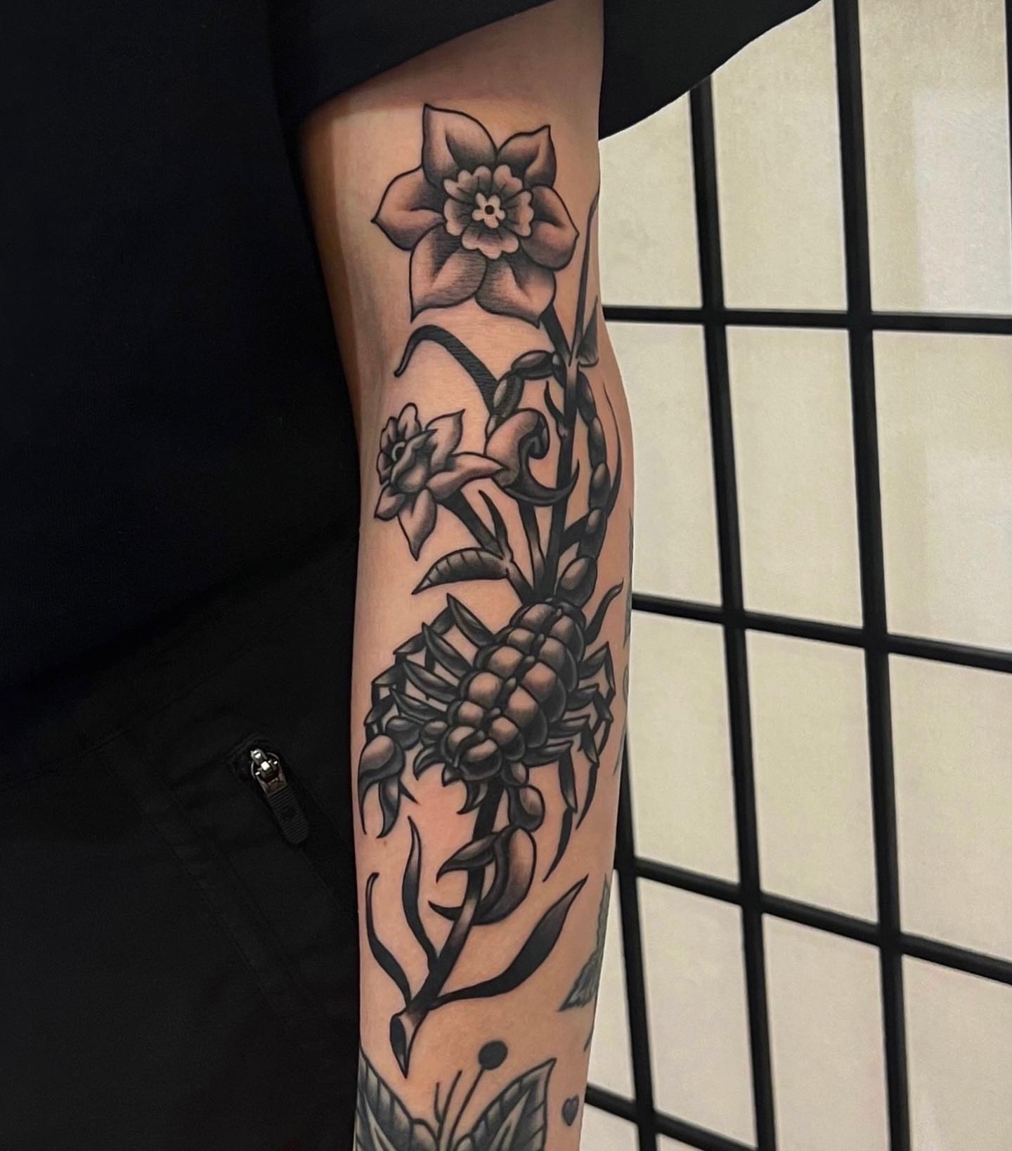 Floral vine black and grey tattoo on the forearm by David Mendieta