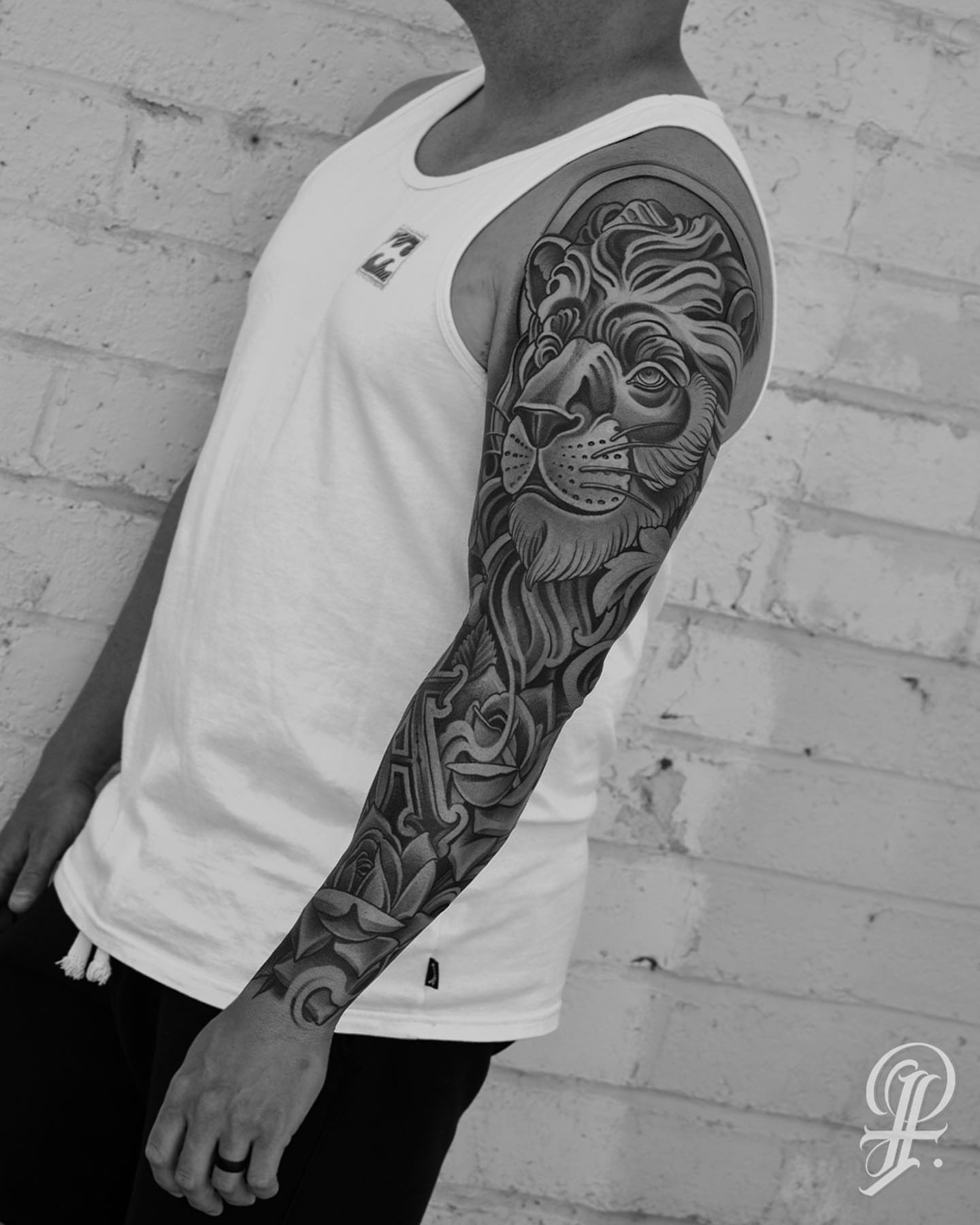 Lion realism tattoo on the upper arm by ๐ฃ๐๐๐ ๐๐ ๐ฆ๐๐๐ฉ๐