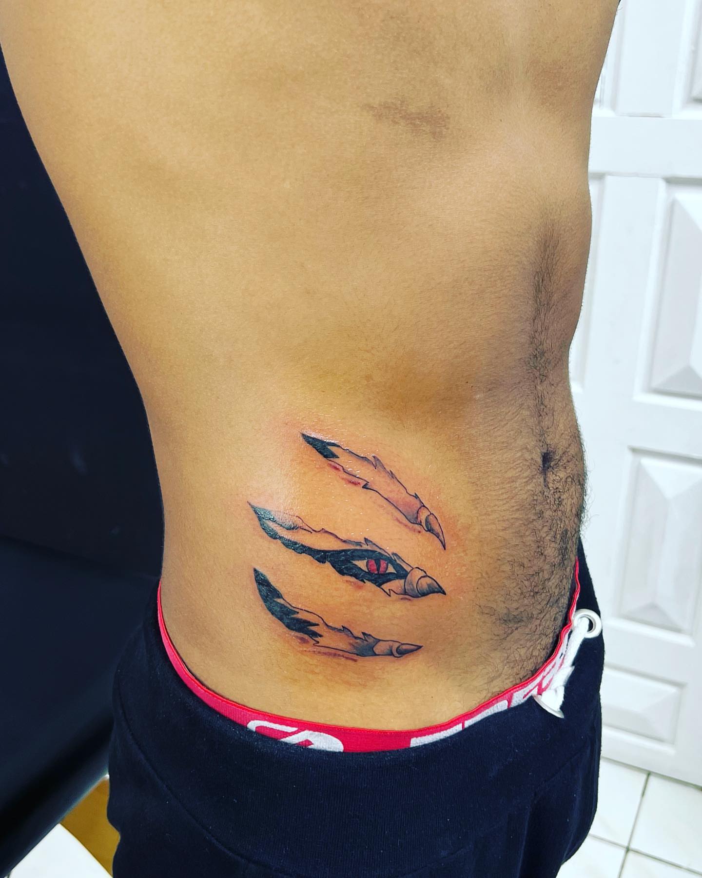 Claw marks realism tattoo on the ribs by oxideTattoo, Morne-à-l'Eau