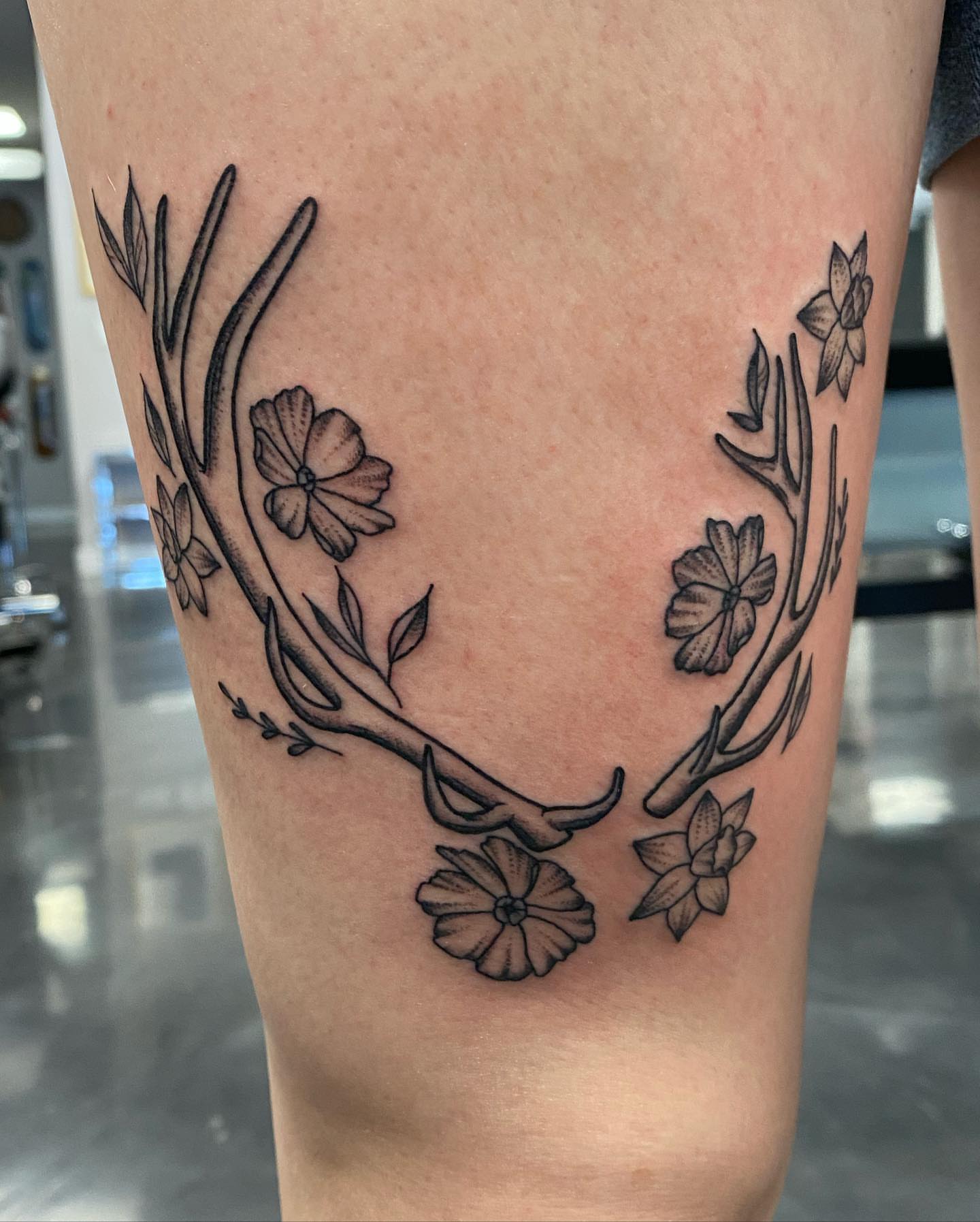 Antlers and flowers black and grey tattoo on the thigh by SAL, Mesa, Arizona