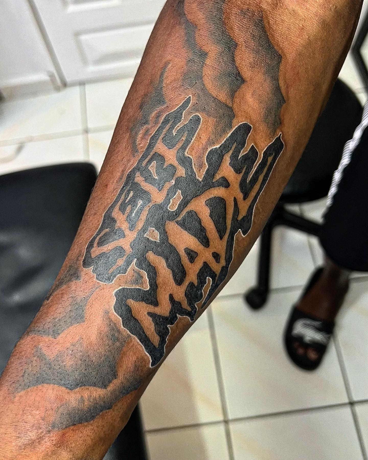 Free wade black and grey tattoo on the forearm by oxideTattoo, Morne-à-l'Eau
