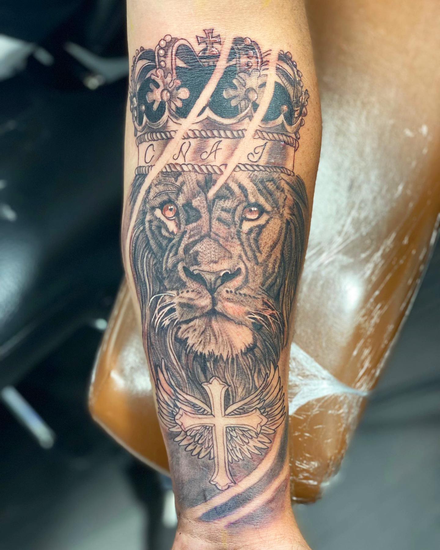 Lion realism tattoo on the forearm by Alberto Ramirez