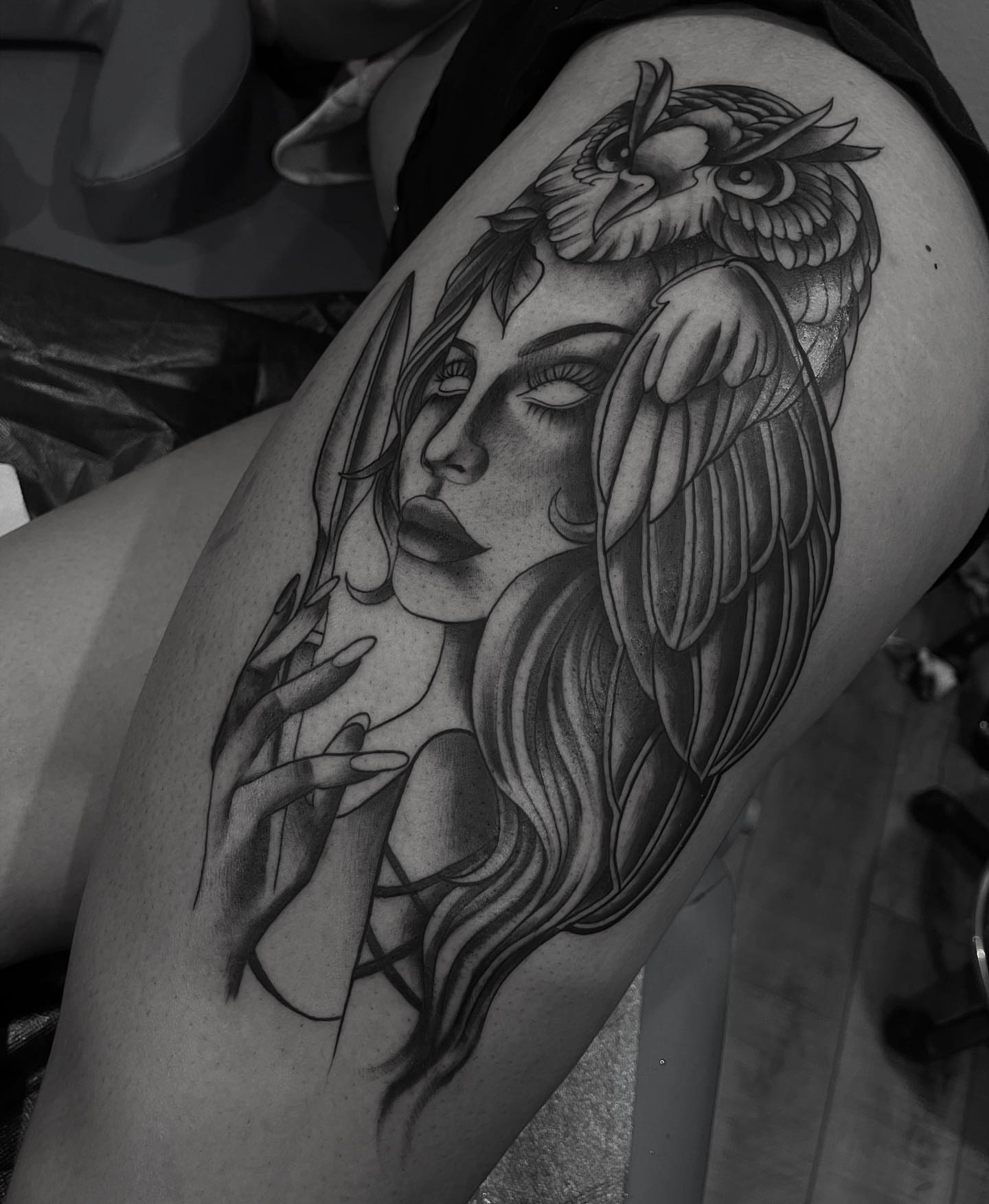 Woman with owl realism tattoo on the thigh by Las Vegas Tattoo Artist