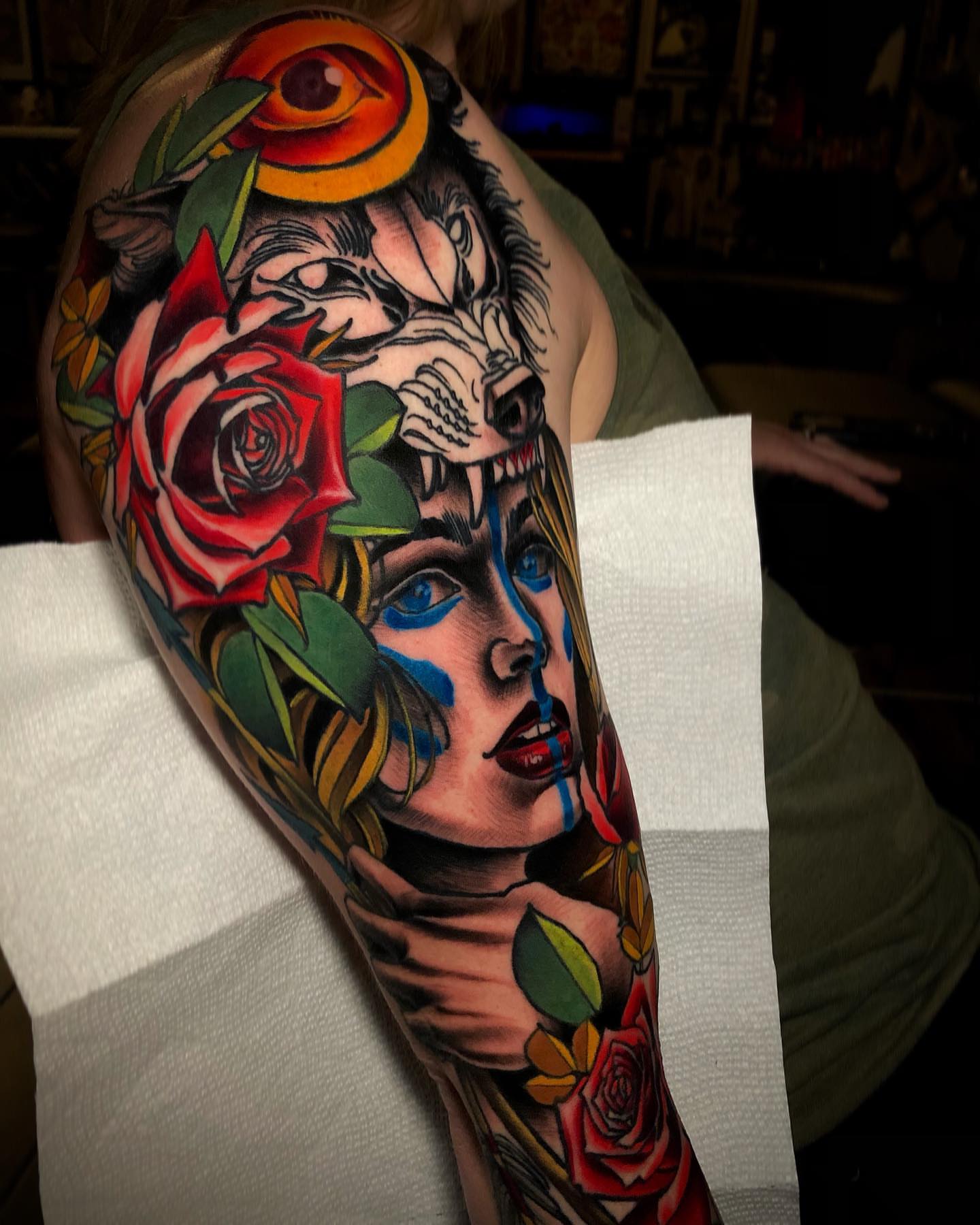 Woman with roses American traditional tattoo on the upper arm by π΅πππ πΎπππππππ, Penndel, Pennsylvania